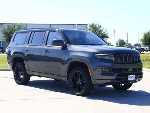 Used 2017 Jeep Cherokee Trailhawk AWD/4WD image 33