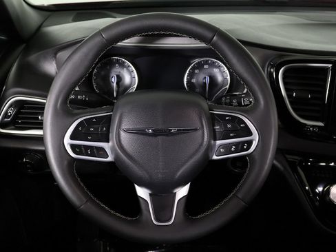 Used 2025 Chrysler Pacifica Select FWD image 41