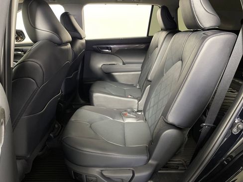 New 2026 Toyota Highlander Platinum AWD/4WD image 13