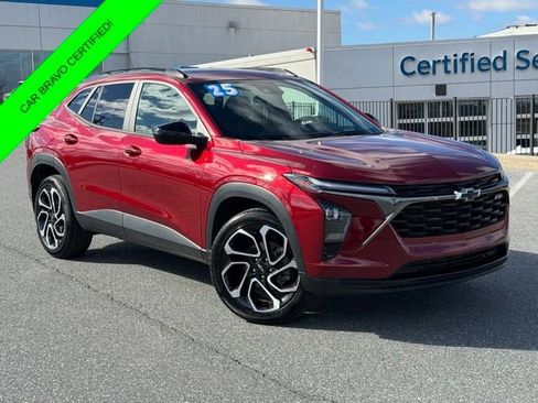 Used 2025 Chevrolet Trax RS w/ Sunroof Package image 1