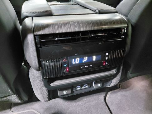 Certified 2024 Jeep Wagoneer L Series III w/ Flexible Seating Group AWD/4WD image 46