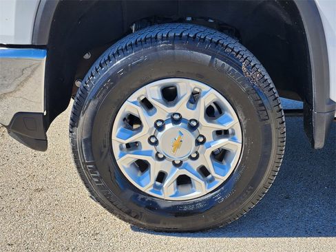 Used 2024 Chevrolet Silverado 3500 LT w/ Convenience Package image 10