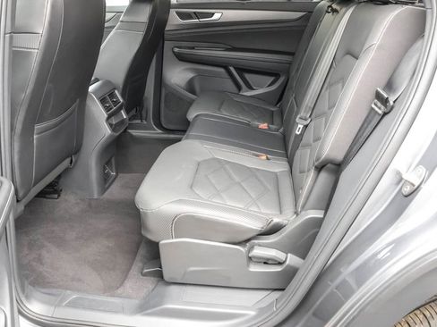 Certified 2024 Volkswagen Atlas Cross Sport SE image 27