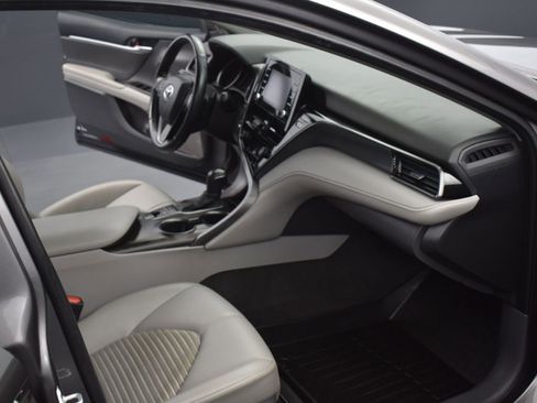 Used 2021 Toyota Camry SE image 15