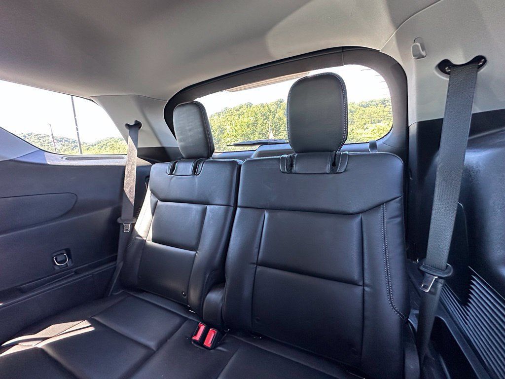 Used 2020 Ford Explorer XLT w/ Equipment Group 202A AWD/4WD image 19