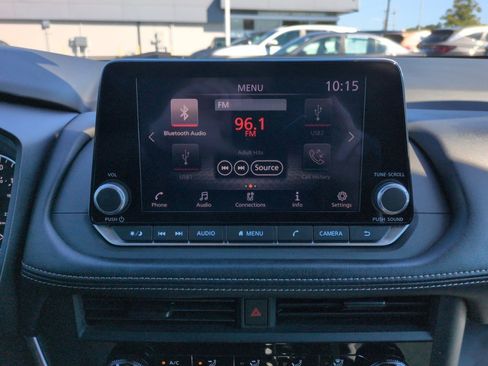 Used 2024 Nissan Rogue S AWD/4WD image 18