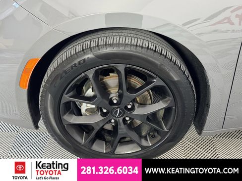 Used 2025 Chrysler Pacifica Limited FWD image 30