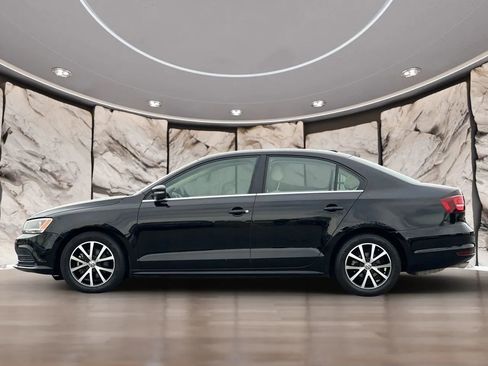 Used 2017 Volkswagen Jetta SE image 9