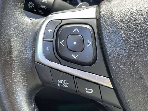 Used 2016 Toyota Camry SE FWD image 29