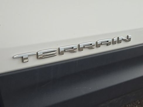 Used 2024 GMC Terrain SLE FWD image 34