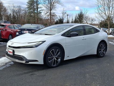 Used 2024 Toyota Prius XLE image 3