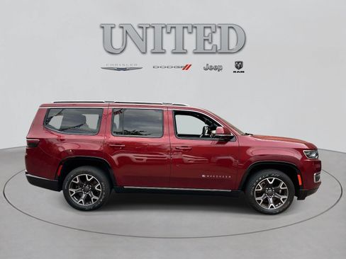 Certified 2022 Jeep Wagoneer Series III w/ Premium Group I AWD/4WD image 2