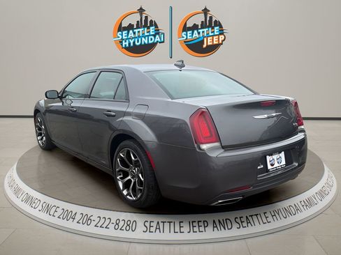 Used 2017 Chrysler 300 S RWD image 3