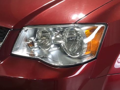 Used 2019 Dodge Grand Caravan SXT FWD image 14