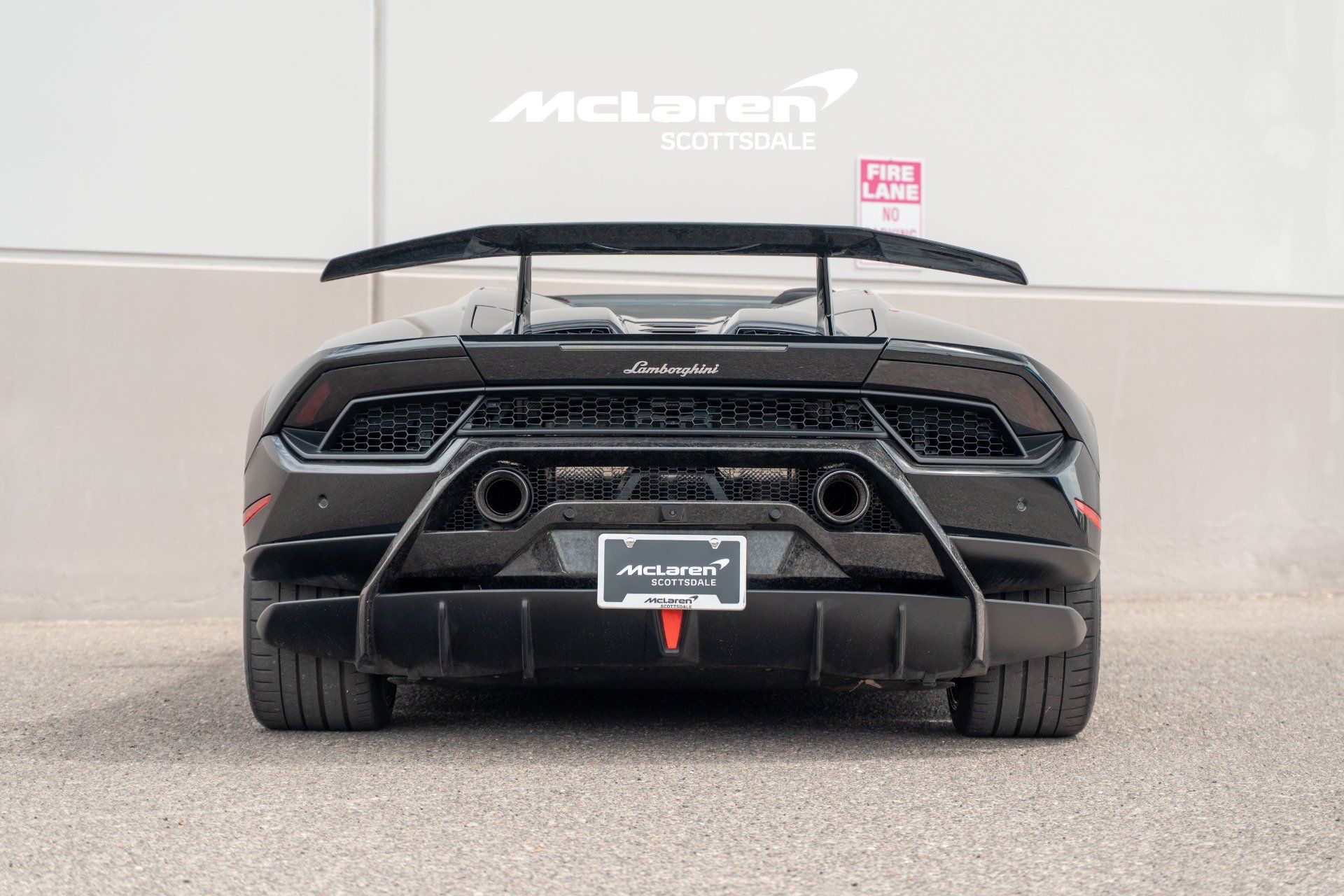 Used 2019 Lamborghini Huracan Performante AWD/4WD image 6