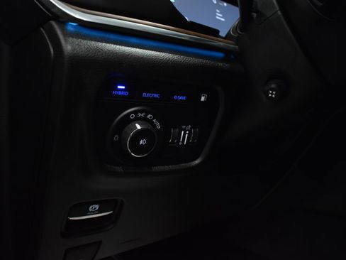 Used 2022 Jeep Grand Cherokee Summit w/ Luxury Tech Group V image 38