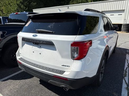 Used 2023 Ford Explorer XLT w/ Equipment Group 202A AWD/4WD image 18