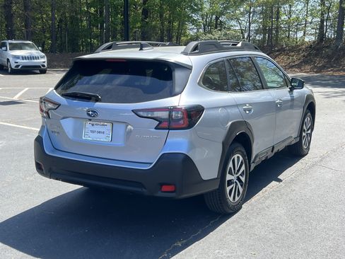 Used 2023 Subaru Outback Premium AWD/4WD image 8