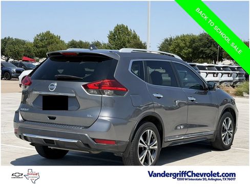 Used 2017 Nissan Rogue SL w/ SL Premium Package FWD image 4