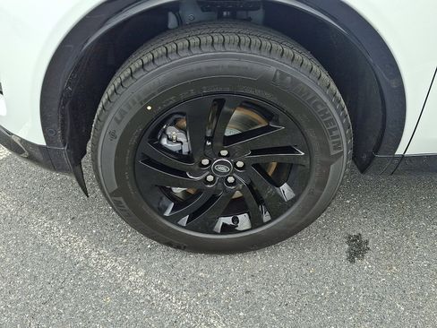 New 2026 Land Rover Discovery Sport Landmark image 7