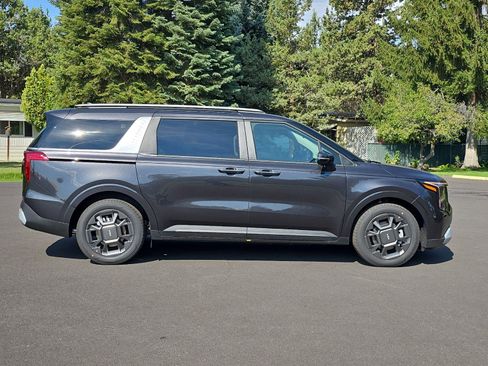 New 2026 Kia Carnival EX image 3