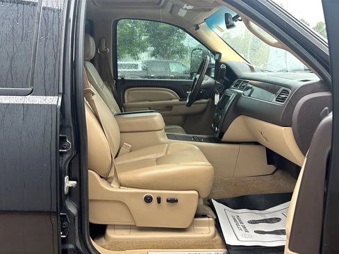 Used 2013 GMC Sierra 2500 Denali w/ Suspension Package, Off-Road AWD/4WD image 15