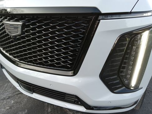 Used 2026 Cadillac Escalade Platinum Sport w/ LPO, ONYX Package image 7