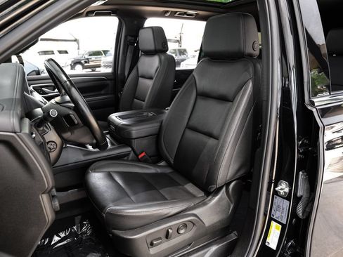 Used 2024 Chevrolet Suburban LT w/ LT Signature Plus Package RWD image 32
