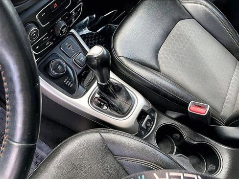 Used 2019 Jeep Compass Latitude w/ Popular Equipment Group AWD/4WD image 15