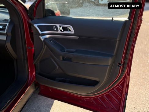 Used 2015 Ford Explorer XLT w/ Equipment Group 202B image 10