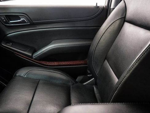 Used 2017 GMC Yukon SLT image 34