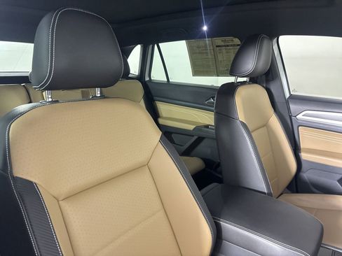 Used 2023 Volkswagen Atlas Cross Sport SE w/ Panoramic Sunroof Package FWD image 27