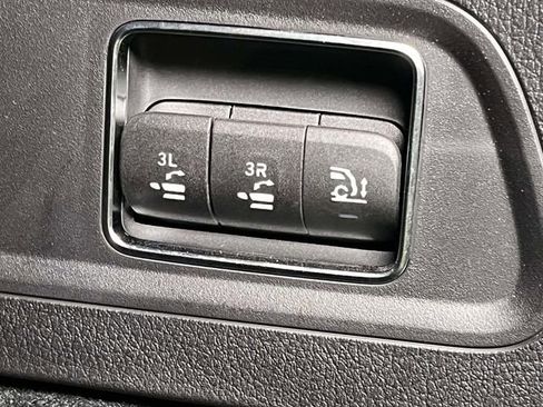 Used 2025 Mercedes-Benz GLS 450 4MATIC image 21