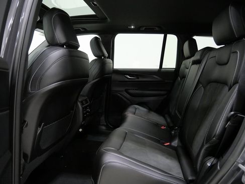 New 2025 Jeep Grand Cherokee 4WD image 25