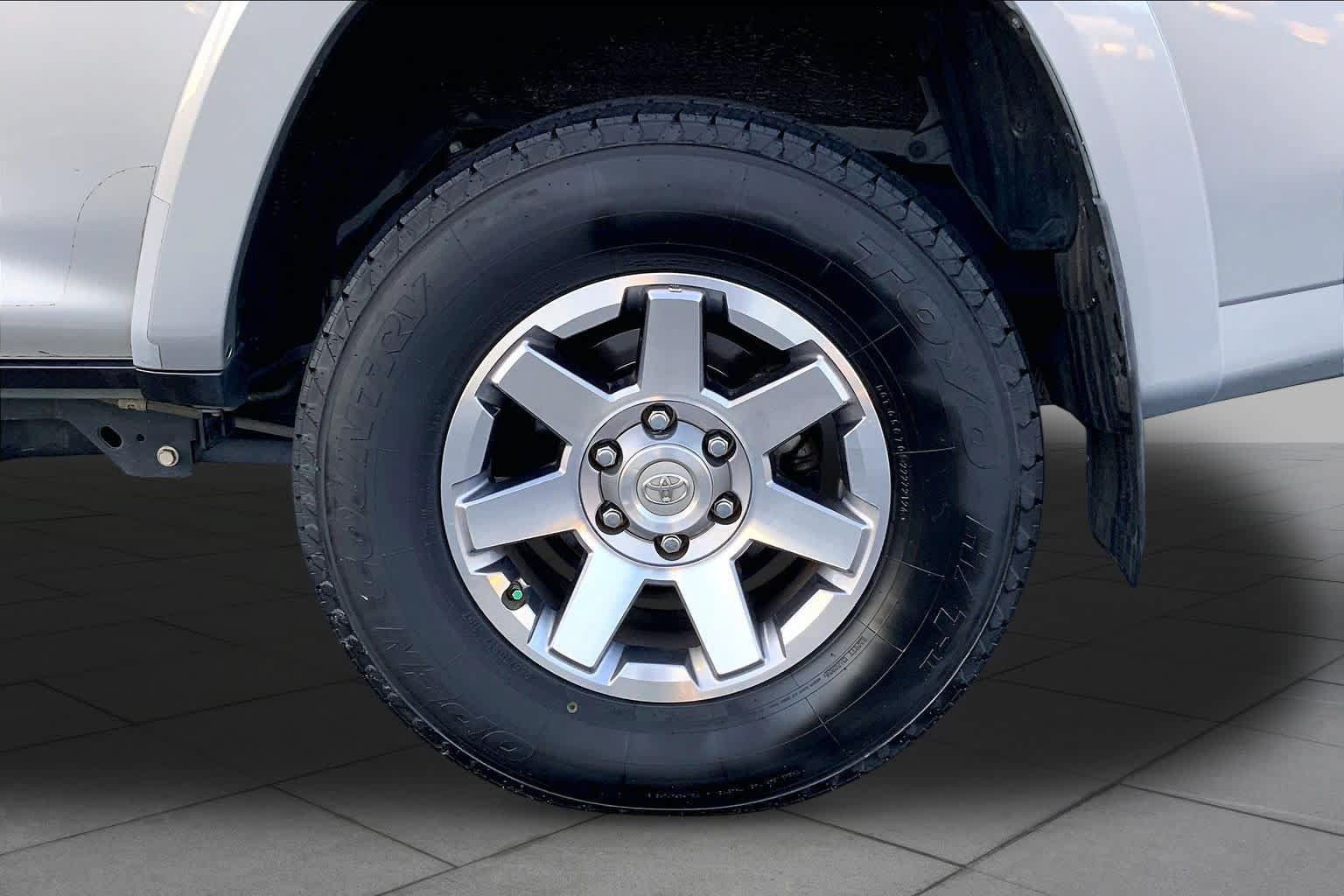 Used 2016 Toyota 4Runner Trail Premium AWD/4WD image 9
