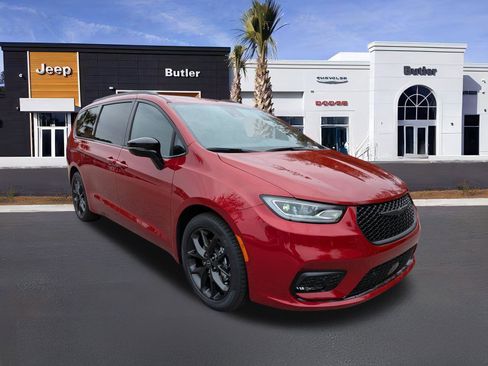 New 2026 Chrysler Pacifica Select image 8