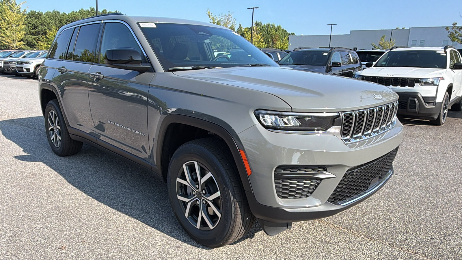 New 2027 Jeep Grand Cherokee Laredo X AWD/4WD image 5