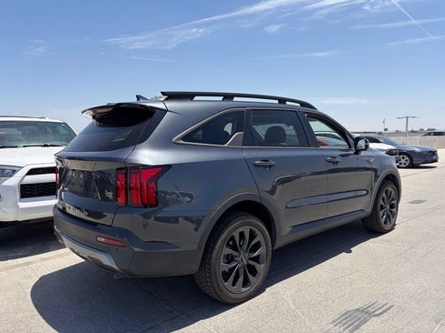Used 2022 Kia Sorento SX Prestige AWD/4WD image 2