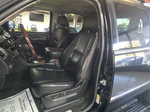 Used 2009 Cadillac Escalade EXT image 9