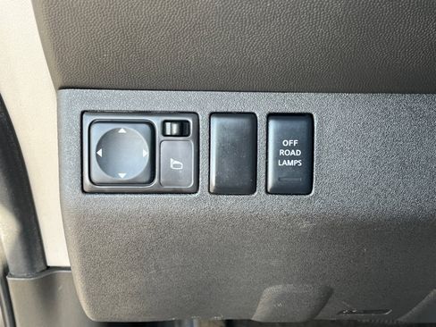 Used 2011 Nissan Xterra PRO-4X AWD/4WD image 12