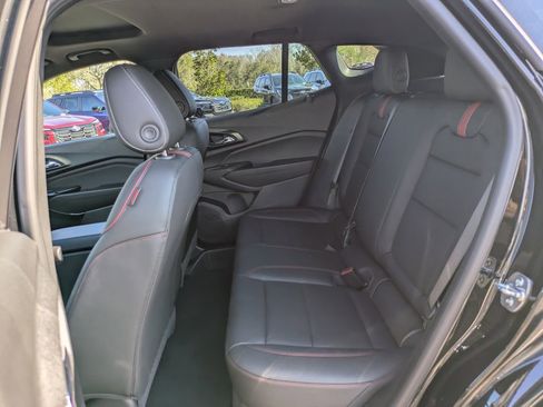 Used 2025 Chevrolet Trax RS w/ Sunroof Package image 13