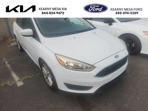 Used 2018 Ford Focus SE FWD image 1