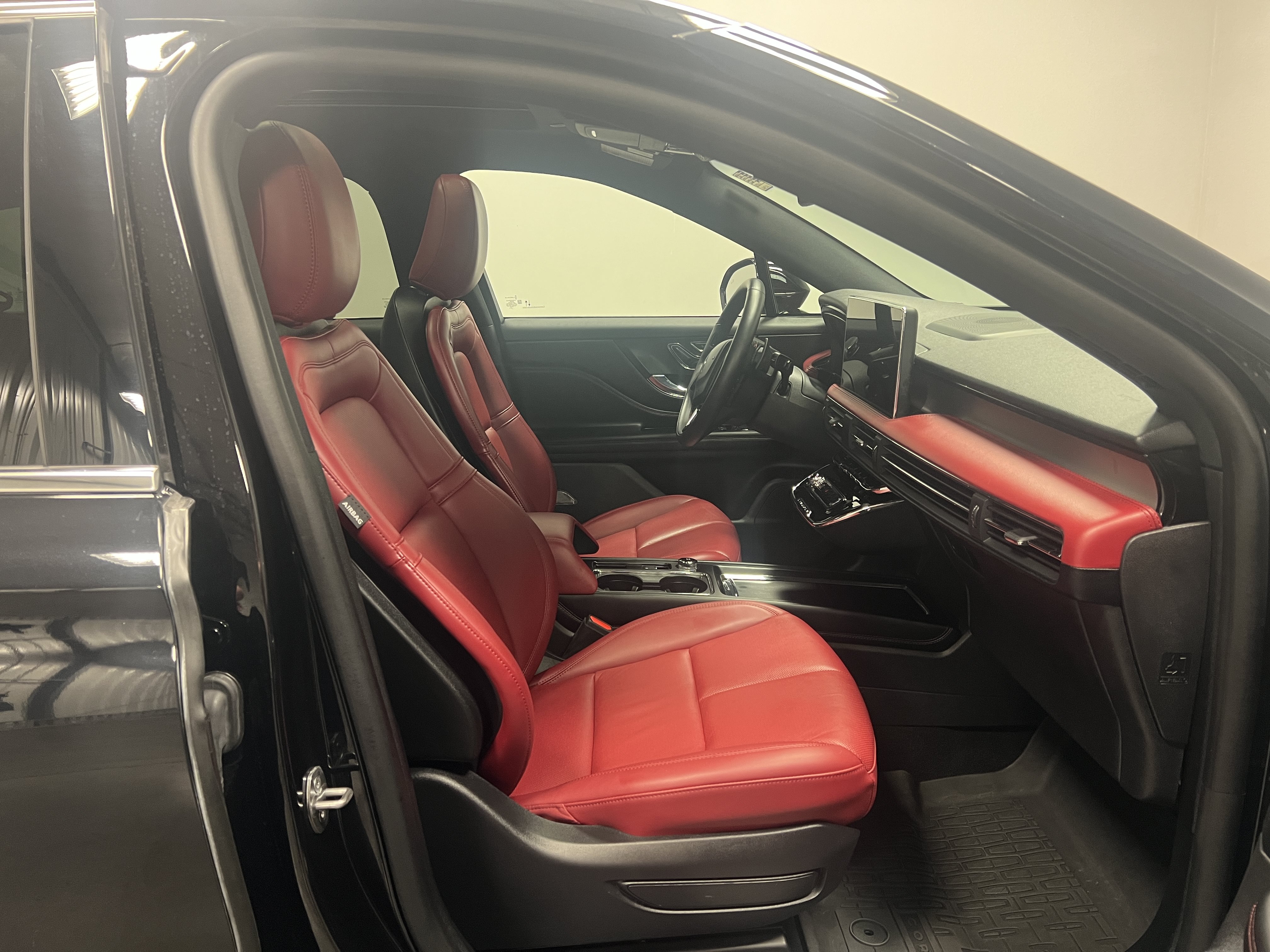 Used 2025 Lincoln Corsair Grand Touring AWD/4WD image 16