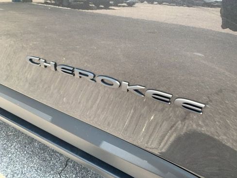 Used 2022 Jeep Cherokee Trailhawk w/ Trailer Tow Group image 17