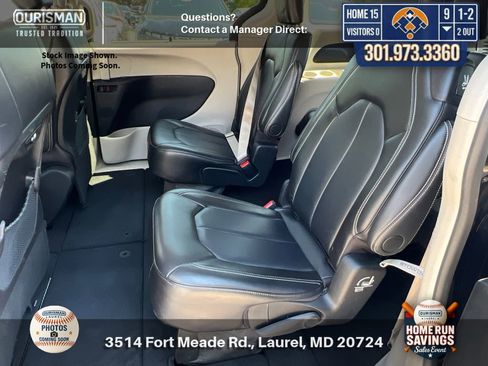 Used 2024 Chrysler Pacifica Touring-L FWD image 19
