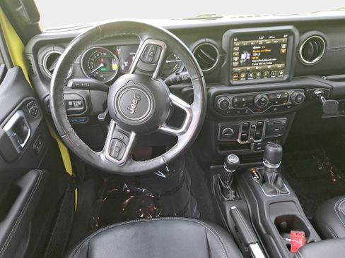Used 2022 Jeep Wrangler Unlimited Sahara w/ Cold Weather Group AWD/4WD image 15