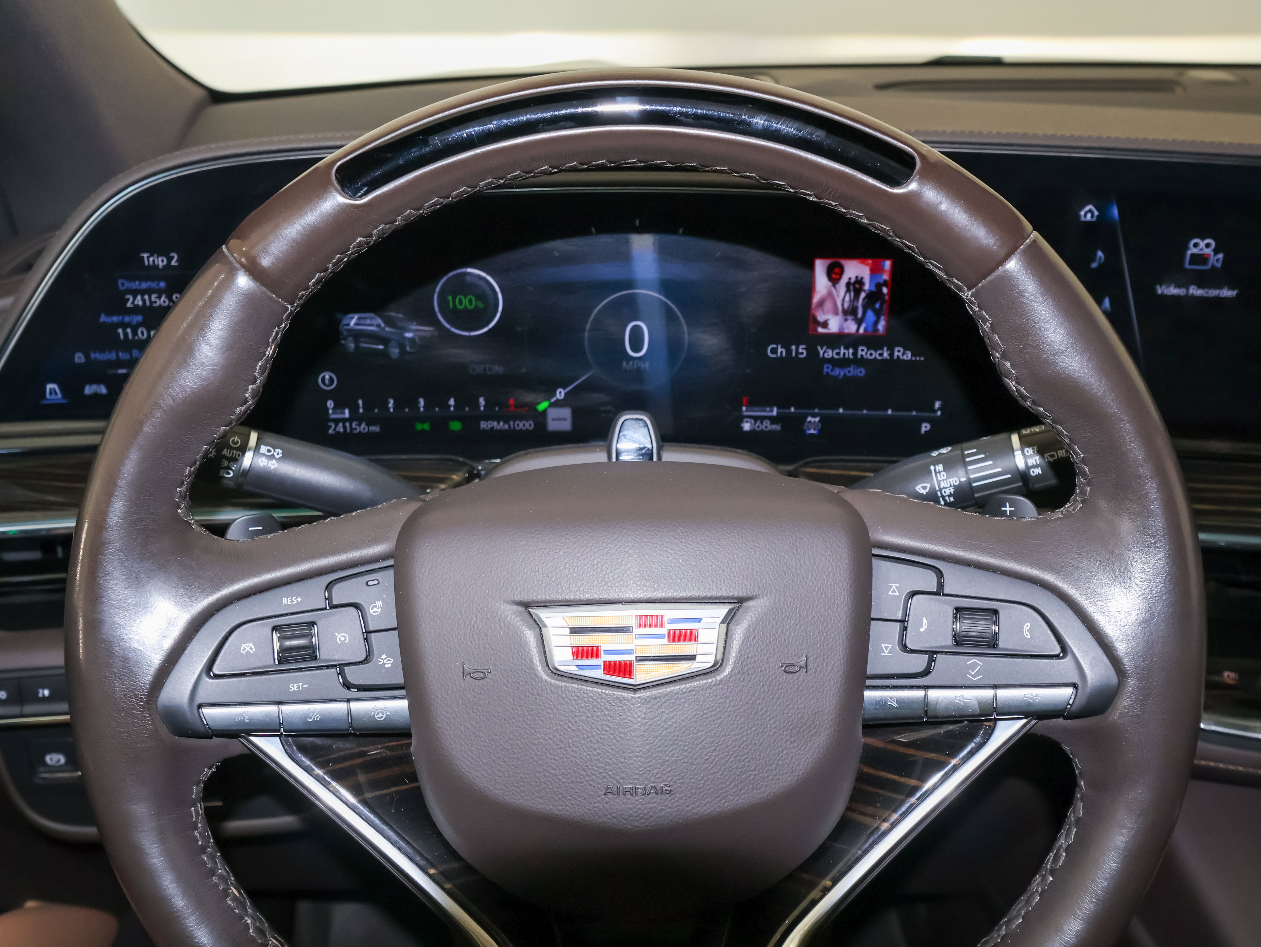 Used 2024 Cadillac Escalade Premium Luxury w/ Performance Package AWD/4WD image 38