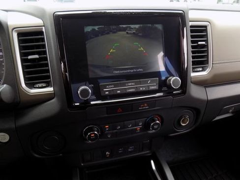 Used 2022 Nissan Frontier SV w/ Technology Package RWD image 16