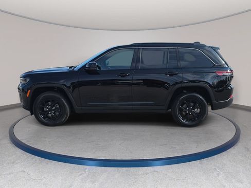 Used 2026 Jeep Grand Cherokee Altitude AWD/4WD image 8