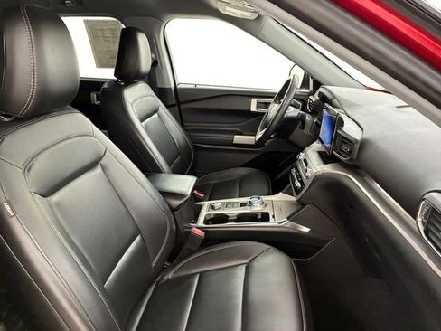 Used 2022 Ford Explorer XLT w/ Equipment Group 202A AWD/4WD image 14